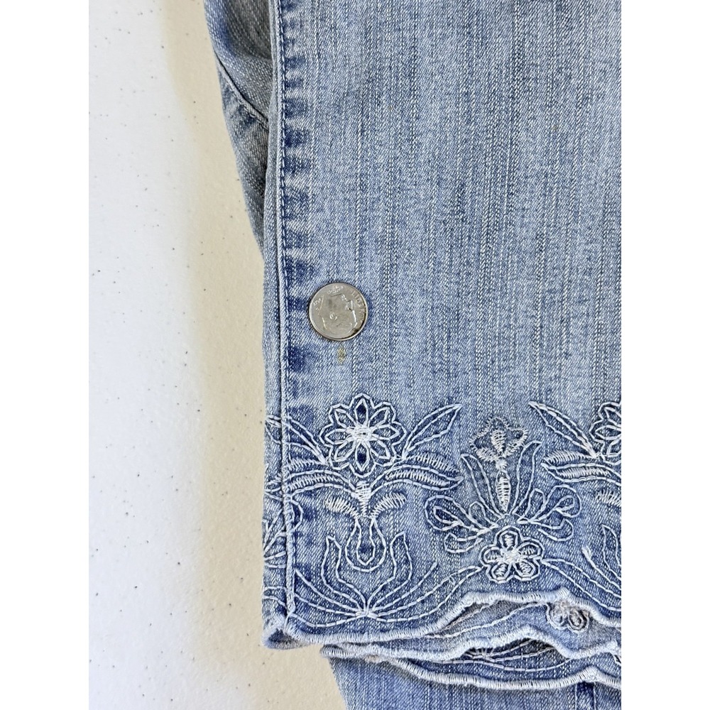 Cropped Denim Capris Embroidered Floral Hem Womens Plus Sz 18W Gloria Vanderbilt - Picture 11 of 13
